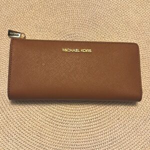 Michael Kors Jet Set Large 3/4 Zip Wallet